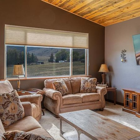 Bison Lodge - Lg Home - 2 Bedrooms - Less Than 5 Miles To Yellowstone North Entrance, Sleeps Up To 8 Gardiner Extérieur photo