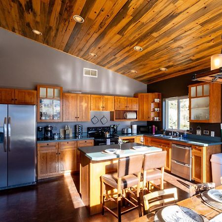 Bison Lodge - Lg Home - 2 Bedrooms - Less Than 5 Miles To Yellowstone North Entrance, Sleeps Up To 8 Gardiner Extérieur photo