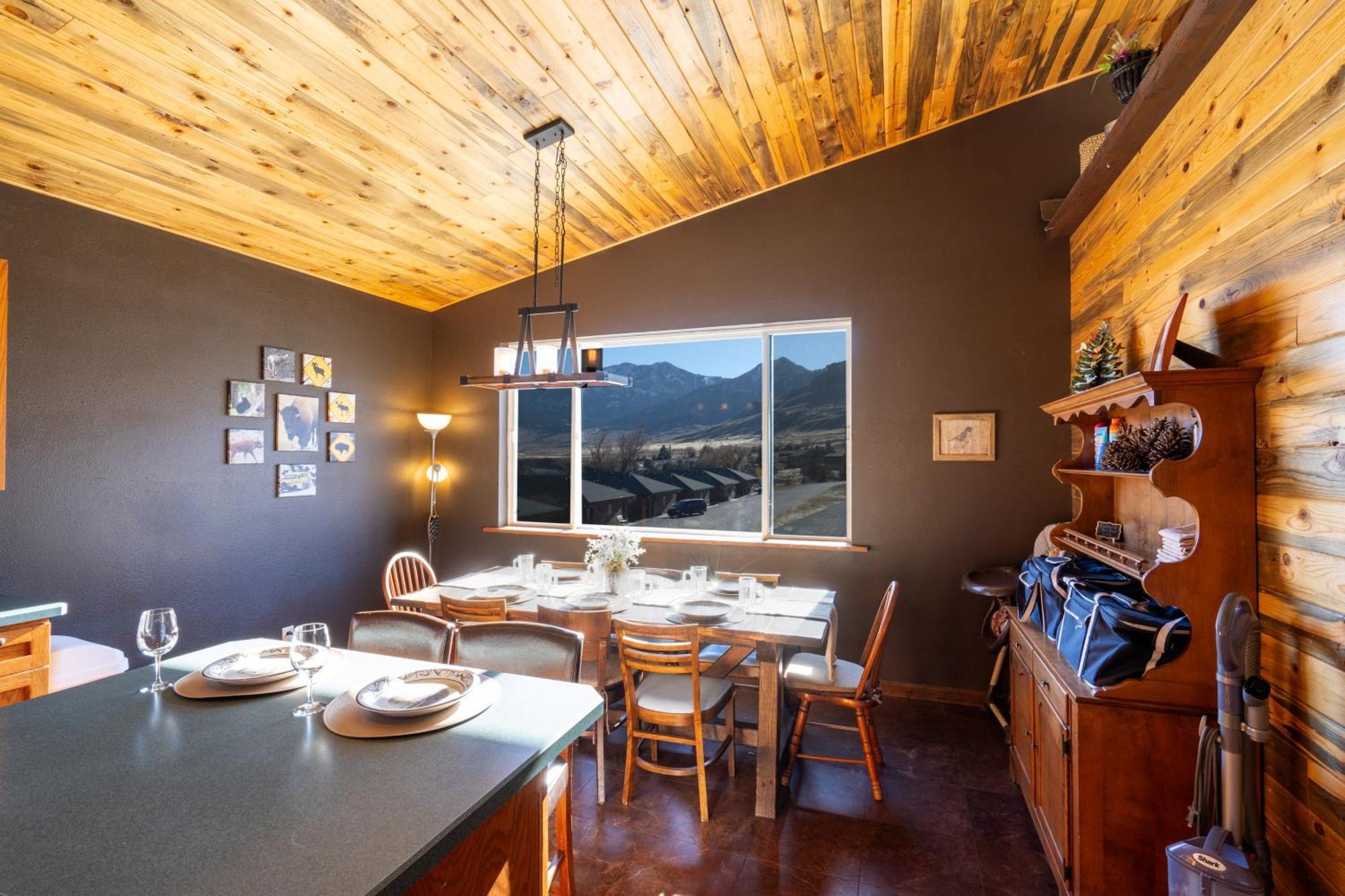 Bison Lodge - Lg Home - 2 Bedrooms - Less Than 5 Miles To Yellowstone North Entrance, Sleeps Up To 8 Gardiner Extérieur photo