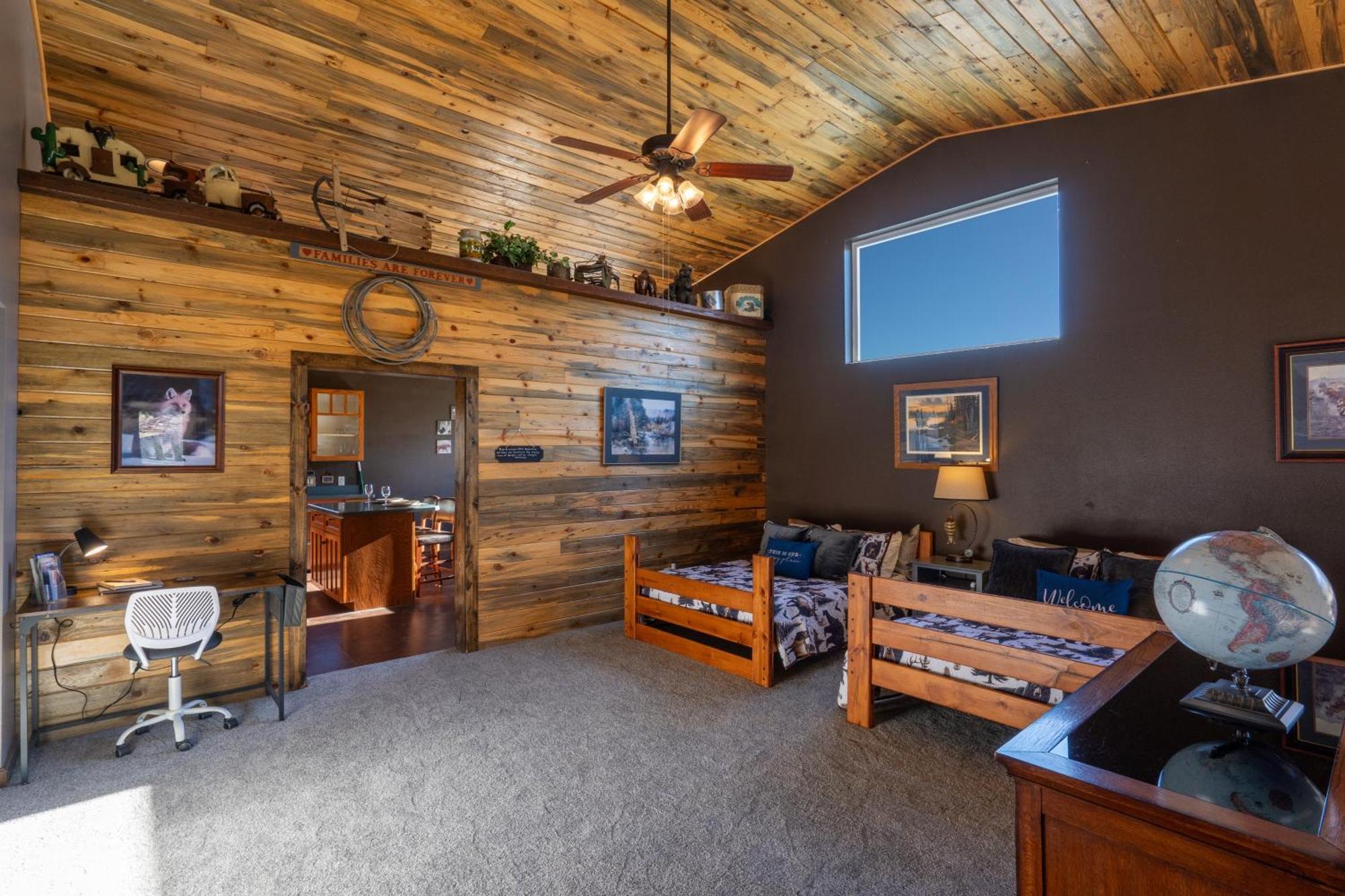 Bison Lodge - Lg Home - 2 Bedrooms - Less Than 5 Miles To Yellowstone North Entrance, Sleeps Up To 8 Gardiner Extérieur photo