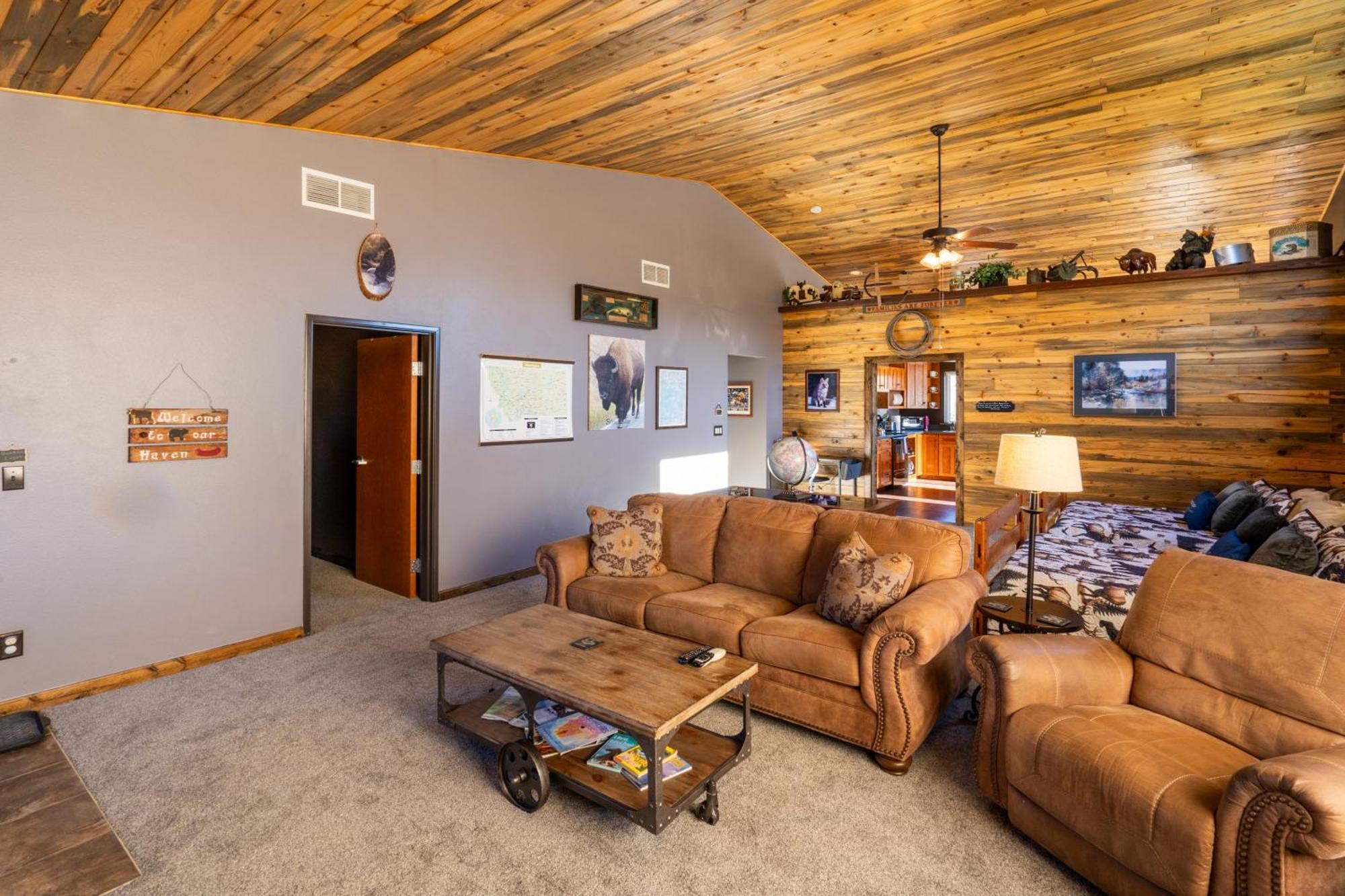 Bison Lodge - Lg Home - 2 Bedrooms - Less Than 5 Miles To Yellowstone North Entrance, Sleeps Up To 8 Gardiner Extérieur photo