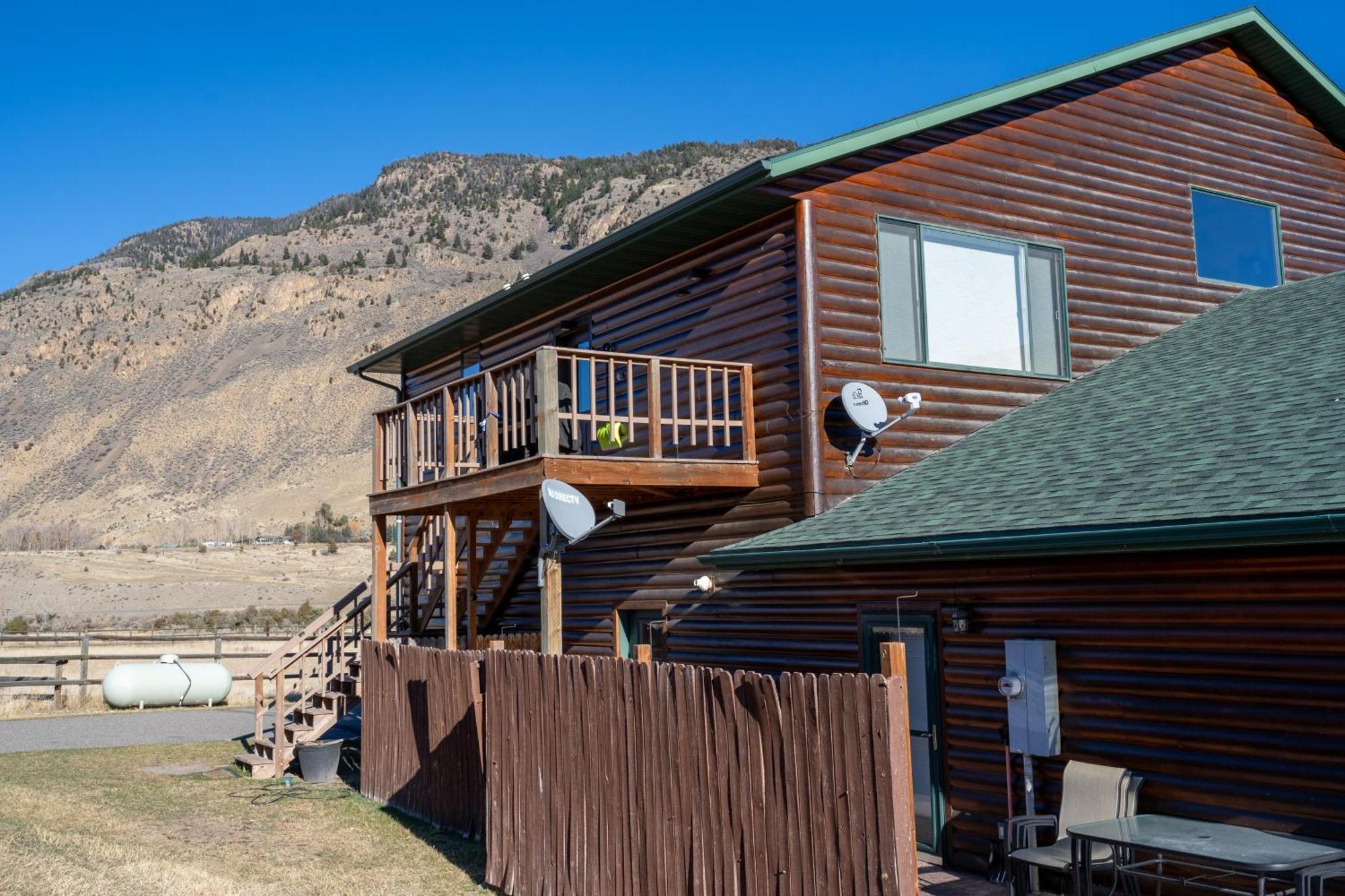 Bison Lodge - Lg Home - 2 Bedrooms - Less Than 5 Miles To Yellowstone North Entrance, Sleeps Up To 8 Gardiner Extérieur photo