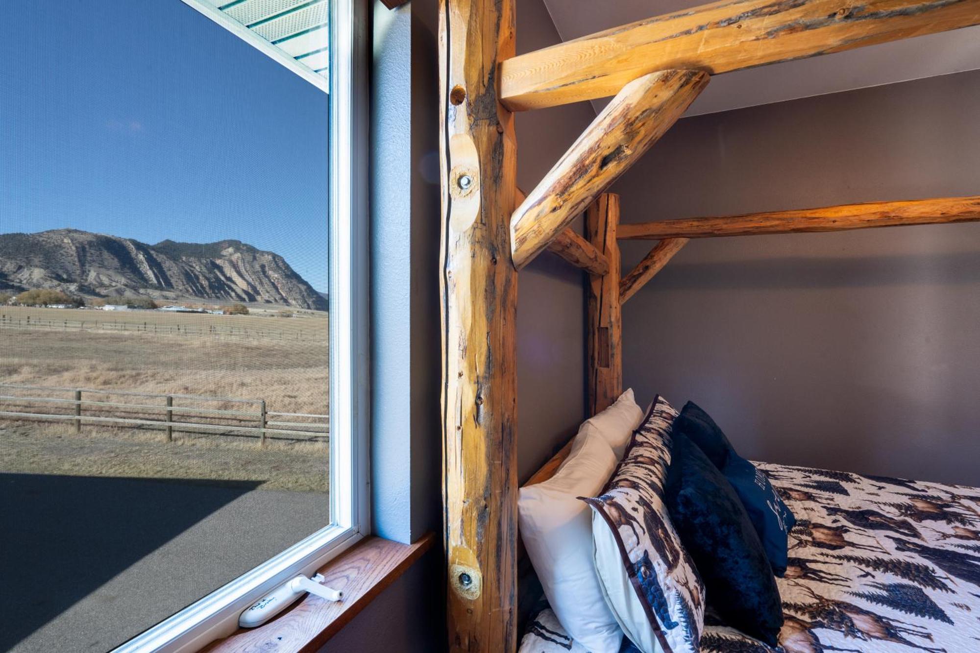 Bison Lodge - Lg Home - 2 Bedrooms - Less Than 5 Miles To Yellowstone North Entrance, Sleeps Up To 8 Gardiner Extérieur photo