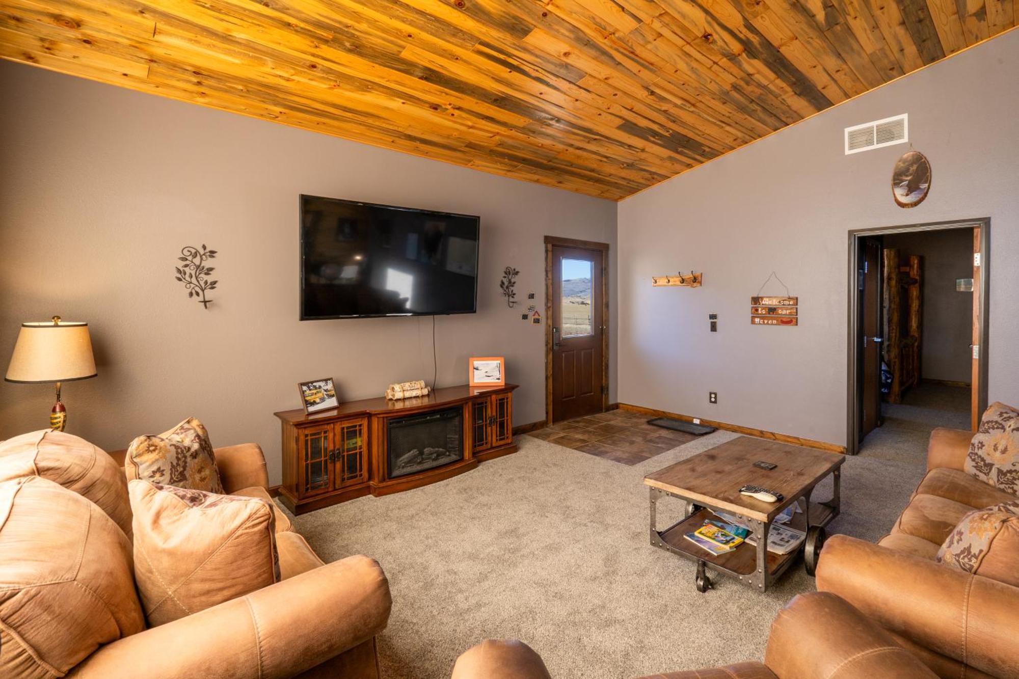 Bison Lodge - Lg Home - 2 Bedrooms - Less Than 5 Miles To Yellowstone North Entrance, Sleeps Up To 8 Gardiner Extérieur photo