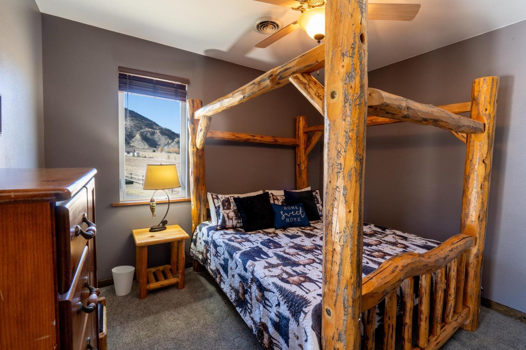 Bison Lodge - Lg Home - 2 Bedrooms - Less Than 5 Miles To Yellowstone North Entrance, Sleeps Up To 8 Gardiner Extérieur photo