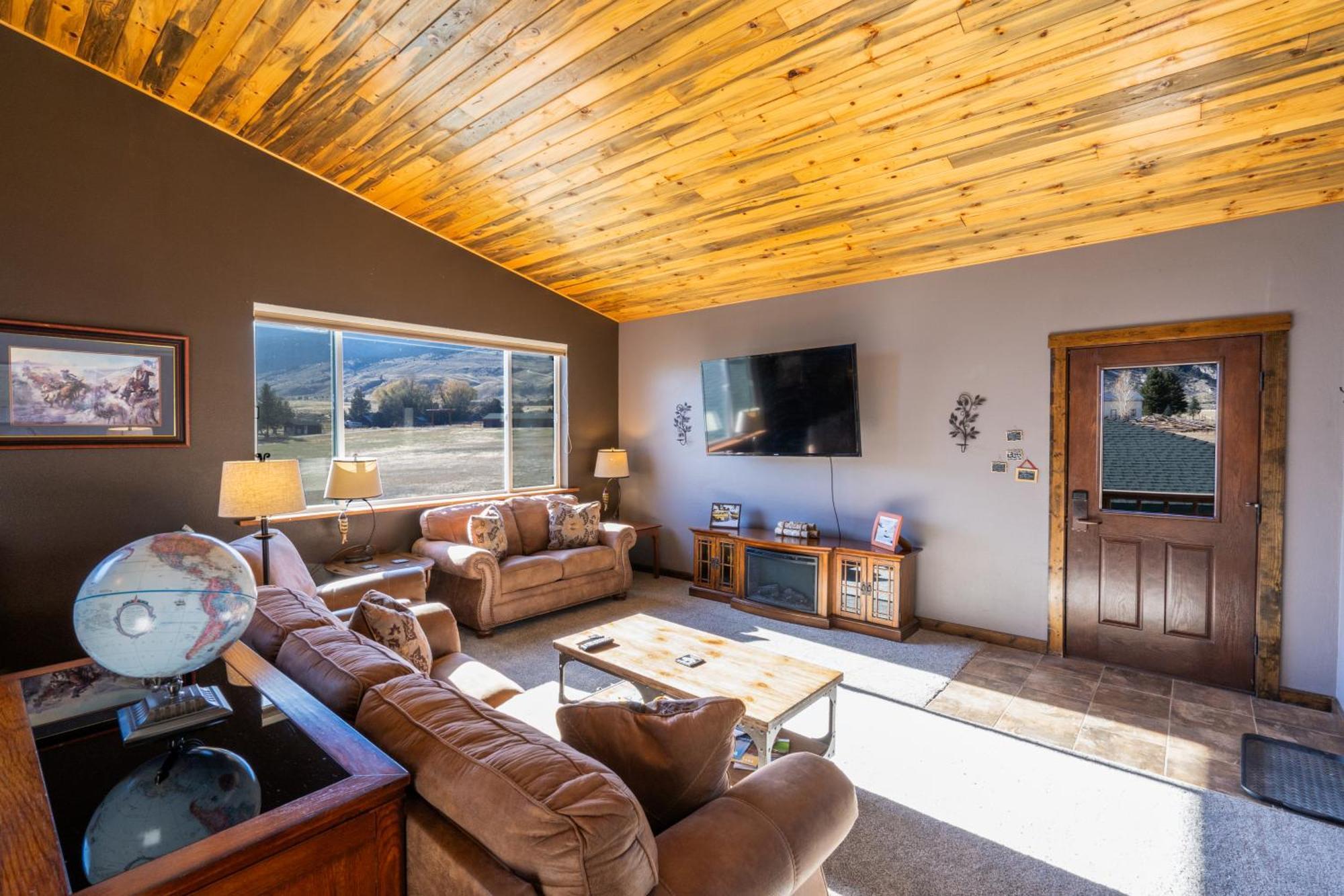 Bison Lodge - Lg Home - 2 Bedrooms - Less Than 5 Miles To Yellowstone North Entrance, Sleeps Up To 8 Gardiner Extérieur photo