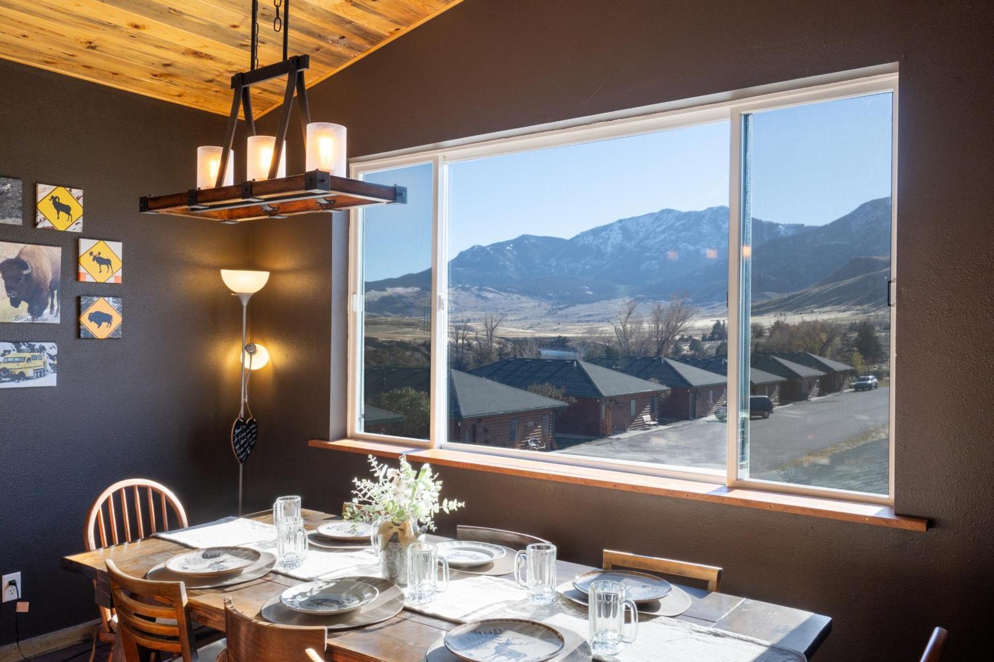 Bison Lodge - Lg Home - 2 Bedrooms - Less Than 5 Miles To Yellowstone North Entrance, Sleeps Up To 8 Gardiner Extérieur photo