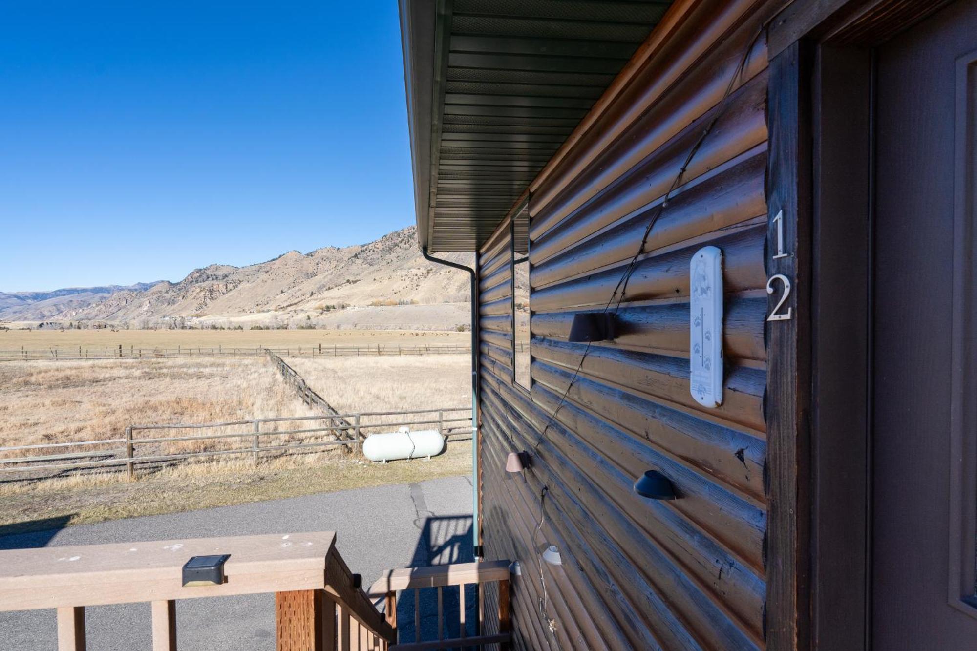 Bison Lodge - Lg Home - 2 Bedrooms - Less Than 5 Miles To Yellowstone North Entrance, Sleeps Up To 8 Gardiner Extérieur photo