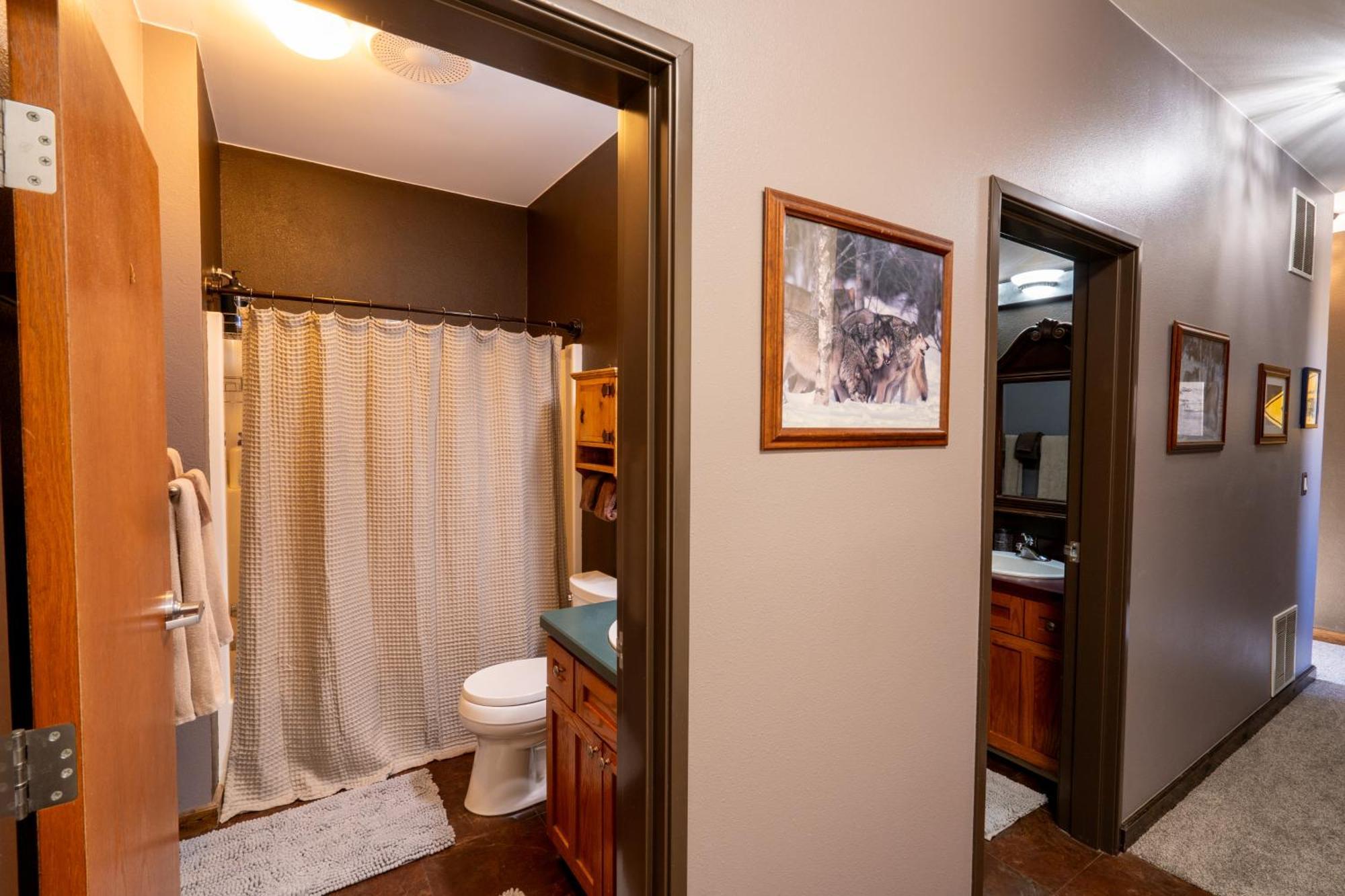 Bison Lodge - Lg Home - 2 Bedrooms - Less Than 5 Miles To Yellowstone North Entrance, Sleeps Up To 8 Gardiner Extérieur photo