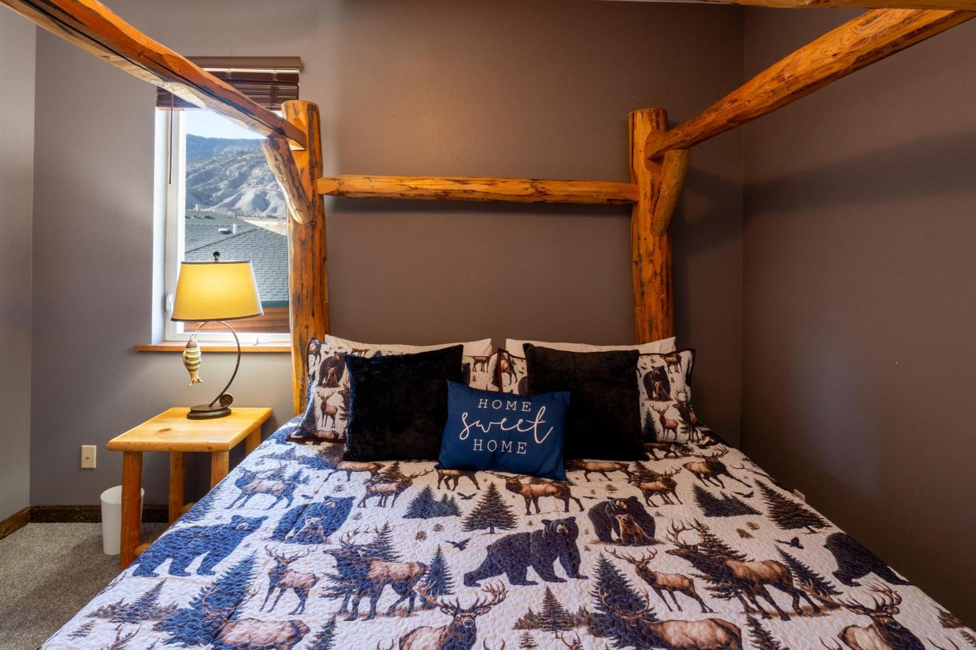 Bison Lodge - Lg Home - 2 Bedrooms - Less Than 5 Miles To Yellowstone North Entrance, Sleeps Up To 8 Gardiner Extérieur photo