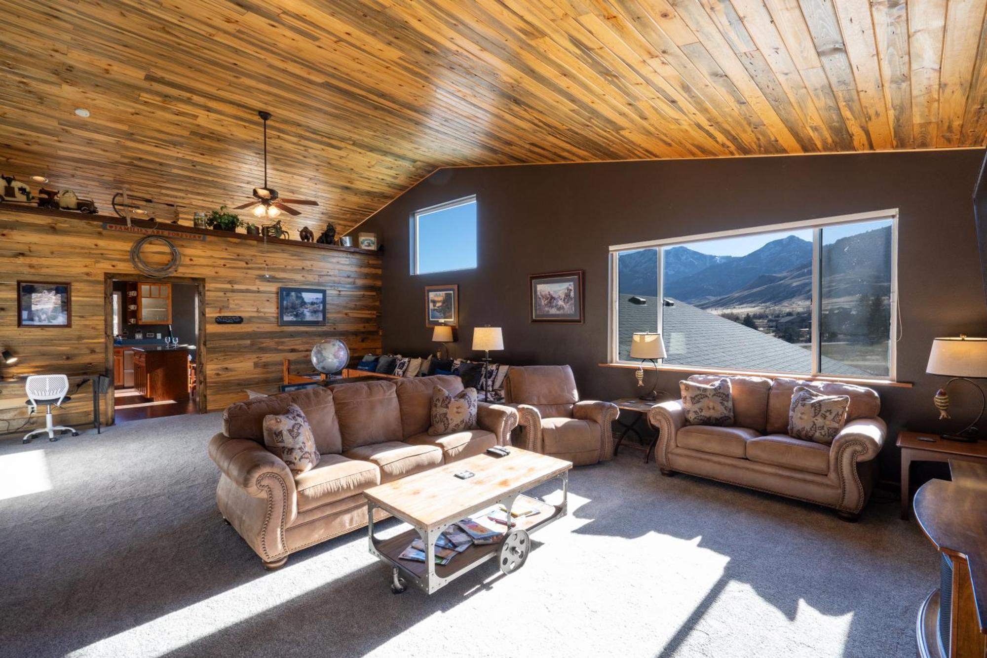 Bison Lodge - Lg Home - 2 Bedrooms - Less Than 5 Miles To Yellowstone North Entrance, Sleeps Up To 8 Gardiner Extérieur photo