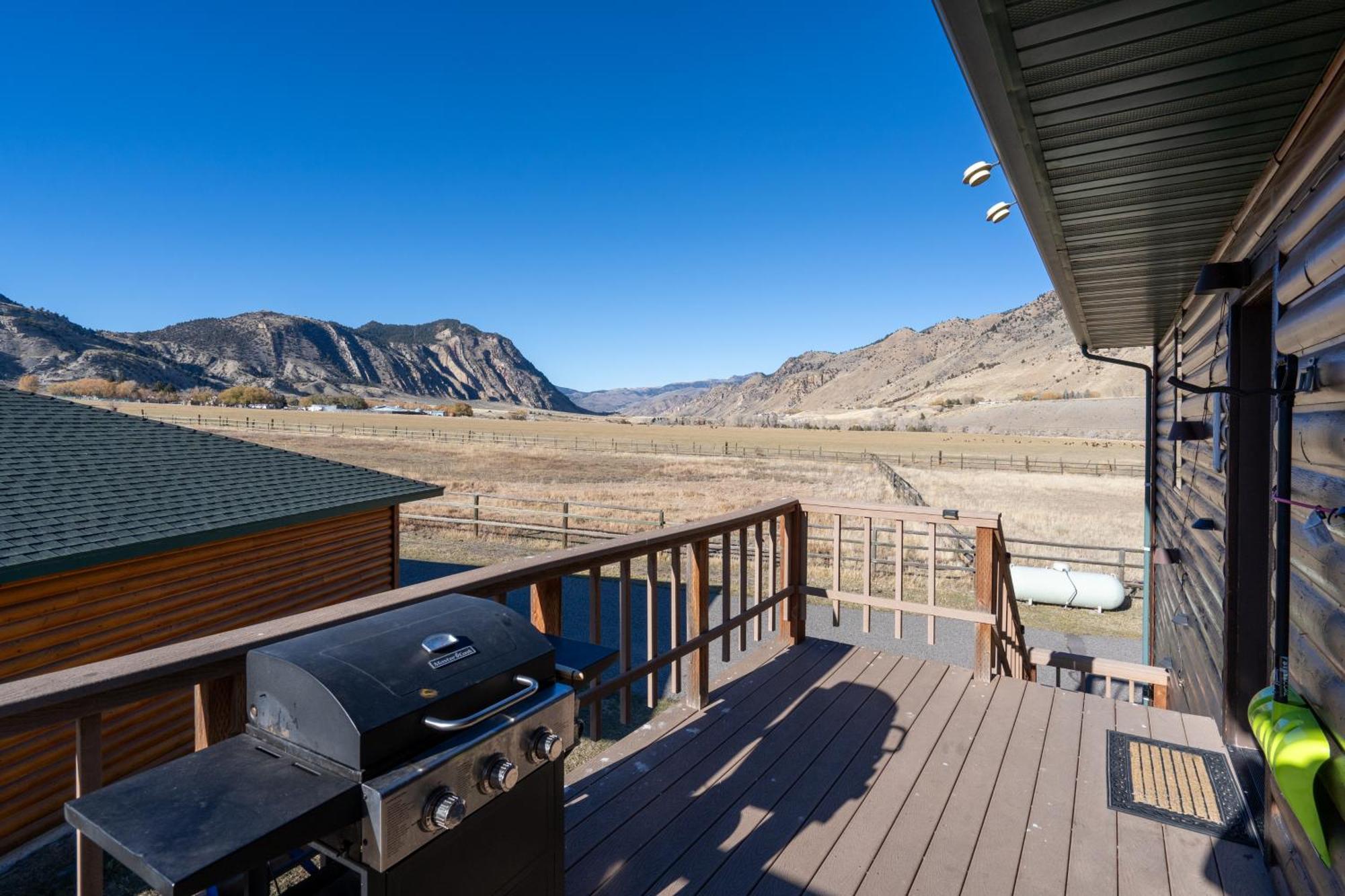 Bison Lodge - Lg Home - 2 Bedrooms - Less Than 5 Miles To Yellowstone North Entrance, Sleeps Up To 8 Gardiner Extérieur photo