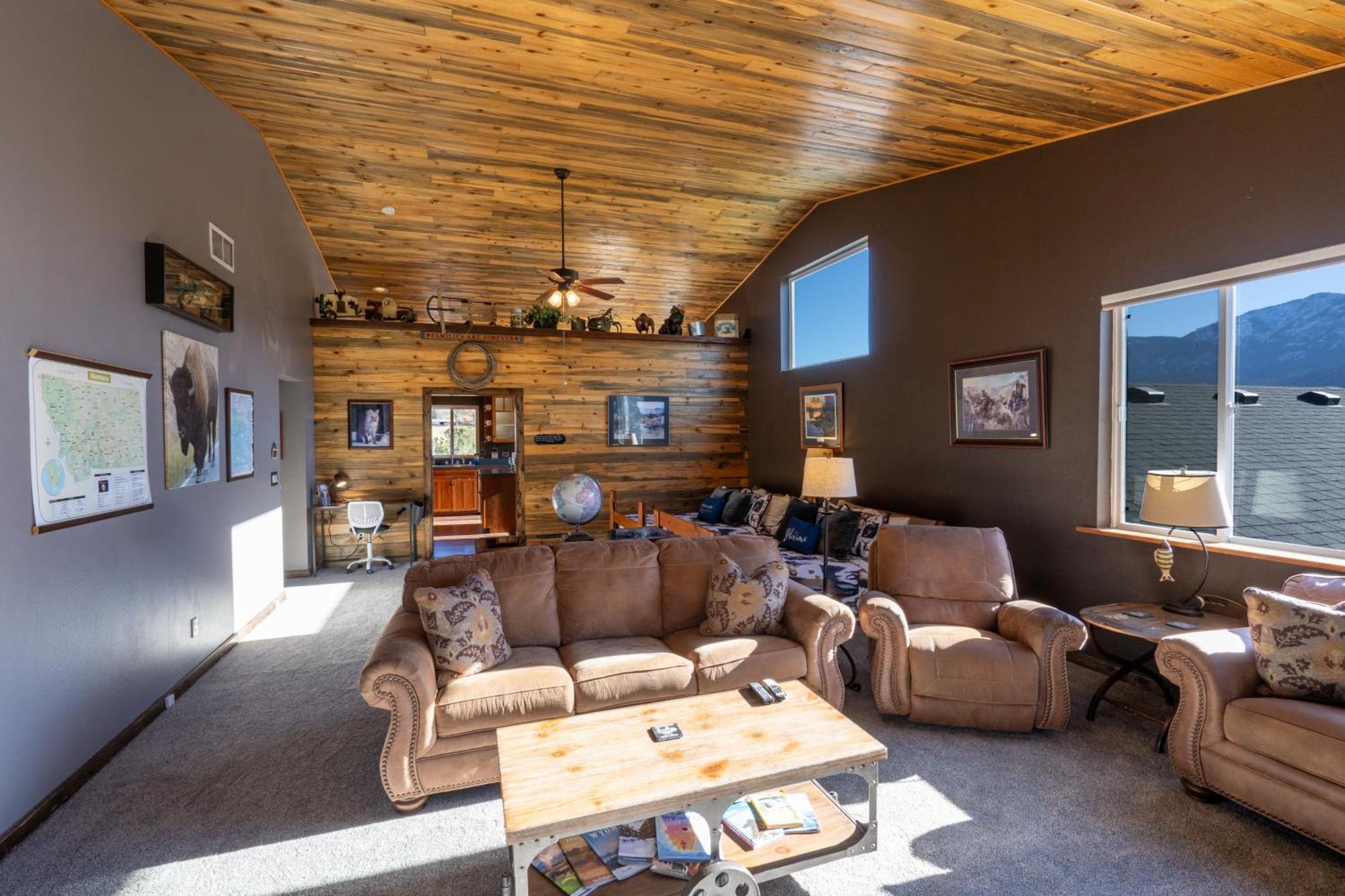 Bison Lodge - Lg Home - 2 Bedrooms - Less Than 5 Miles To Yellowstone North Entrance, Sleeps Up To 8 Gardiner Extérieur photo