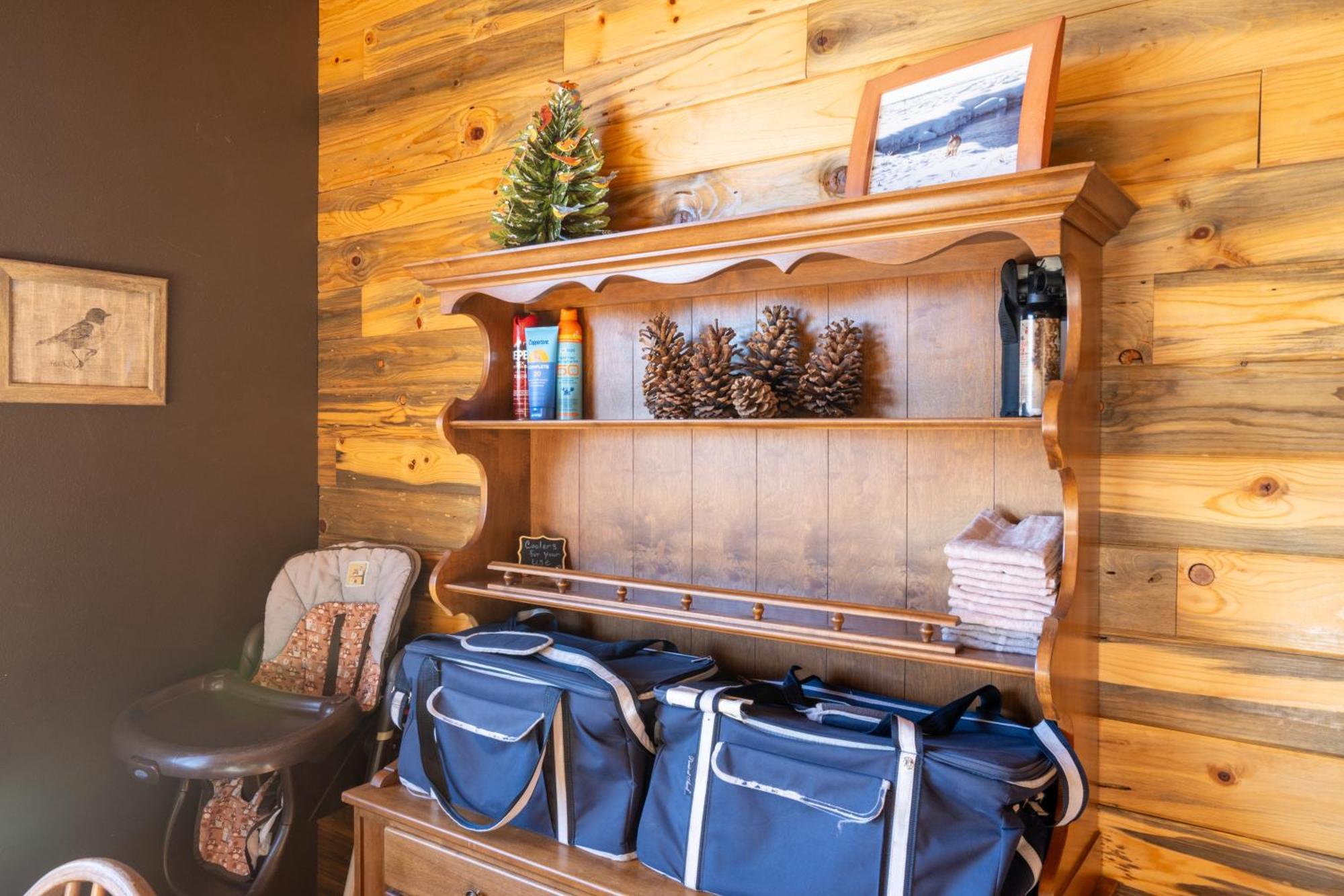 Bison Lodge - Lg Home - 2 Bedrooms - Less Than 5 Miles To Yellowstone North Entrance, Sleeps Up To 8 Gardiner Extérieur photo